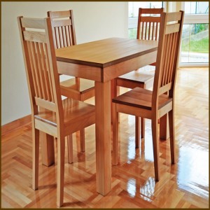 Trpezarijska garnitura